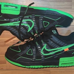 Green strike dunks